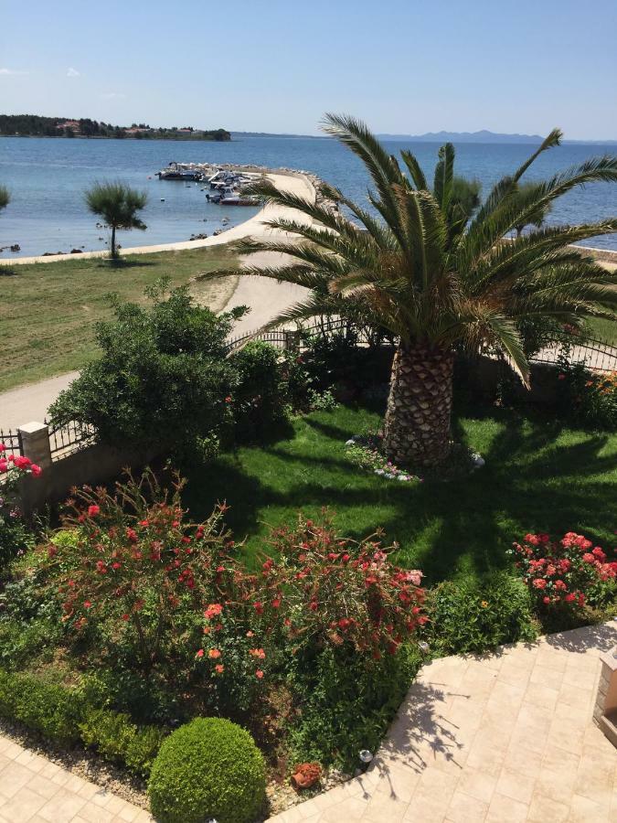 Apartmani Lorena Privlaka  Exteriör bild