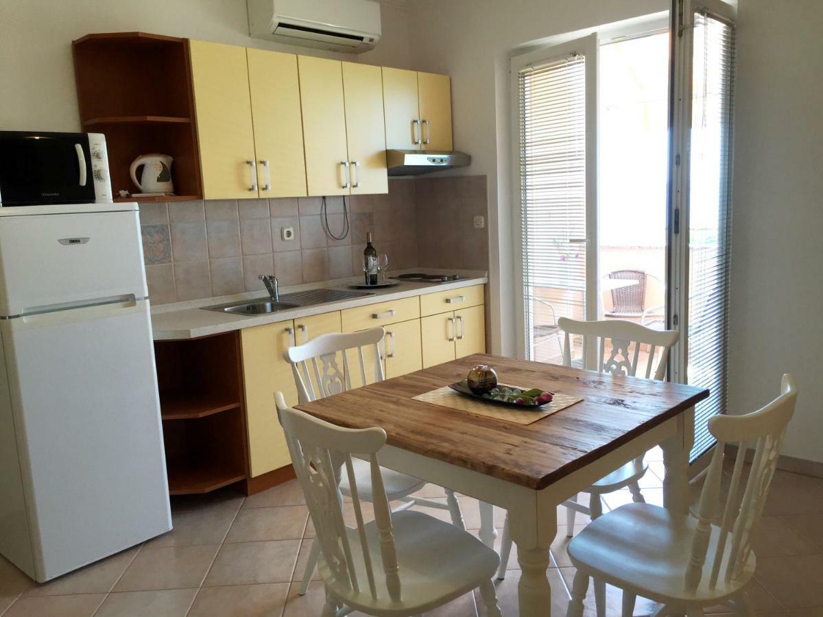 Apartmani Lorena Privlaka  Exteriör bild